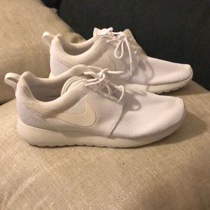 Nike white roches